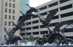 Омаха, США , рядом с Первым национальным банком _фрагмент скульптурной композиции