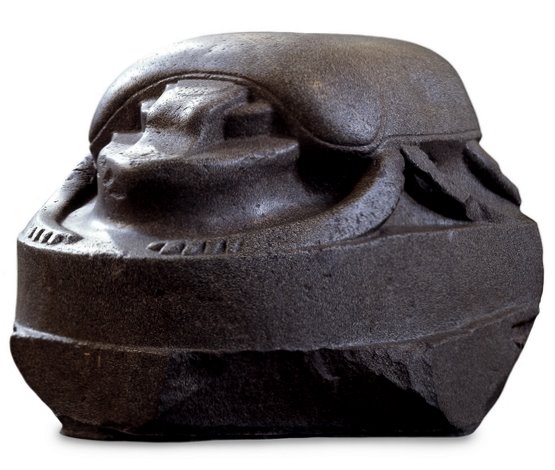 Скульптура скарабея в Британском музее.