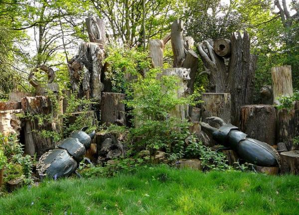 Двухметровые жуки-олени из дерева в Лондонском ботаническом саду (Kew Gardens)