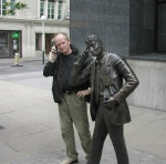 Лондон _ Скульптура недалеко от Собора Святого Павла