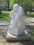 Новосибирск_ Скульптура в Первомайском сквере