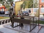 Белгород _ Памятник первой учительнице