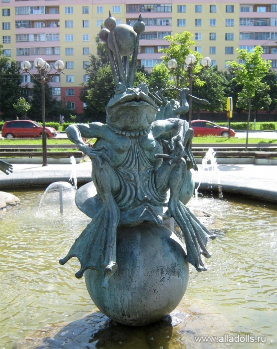 Фонтан "Ожидание" _ Дмитров. Россия _ фрагмент