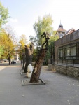 Композиция «Застывшая природа, или Памятник дереву».