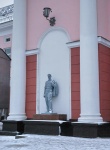 Скульптура на фасаде вокзала, станция Гомель Пассажирский