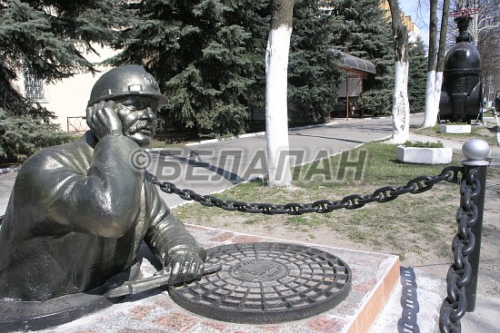 Памятник водопроводчику _ вариант 2