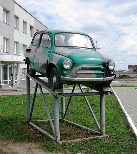 Памятник "Горбатому запорожцу"