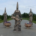 Скульптуры у аэропорта Астаны