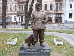 Киев _ Памятник Гнату Юре в роли Швейка