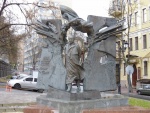 Киев _ Памятник Черноволу В.М.