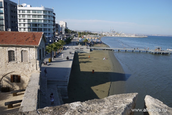 Вид на набережную Финикудес с форта