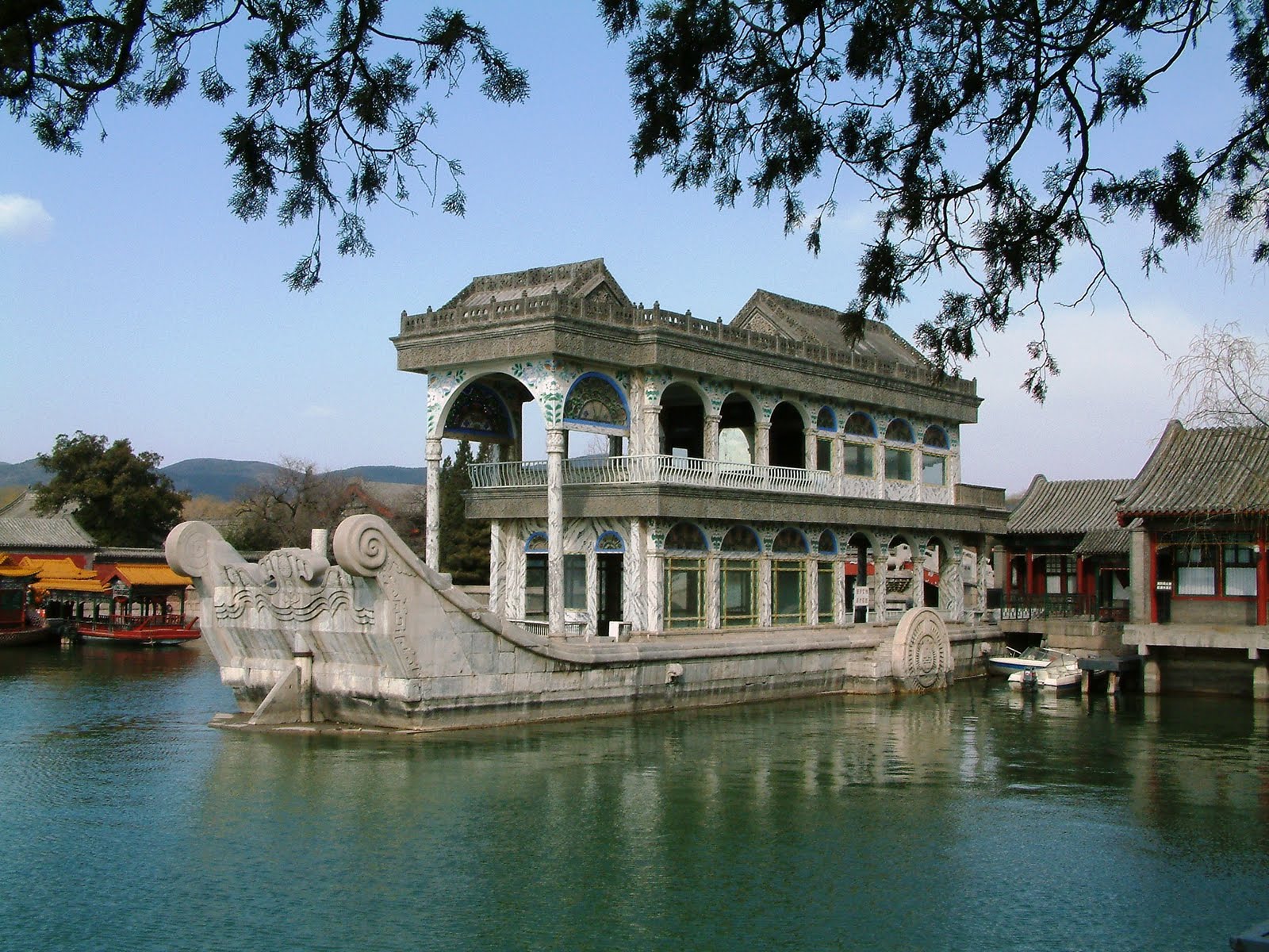 Пекин. В парке Ихэюань_ Мраморный кораблик