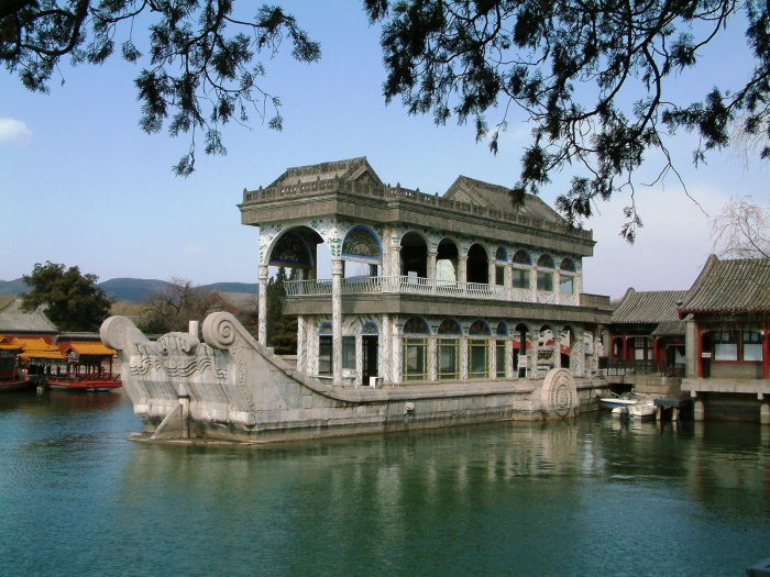 Пекин. В парке Ихэюань_ Мраморный кораблик