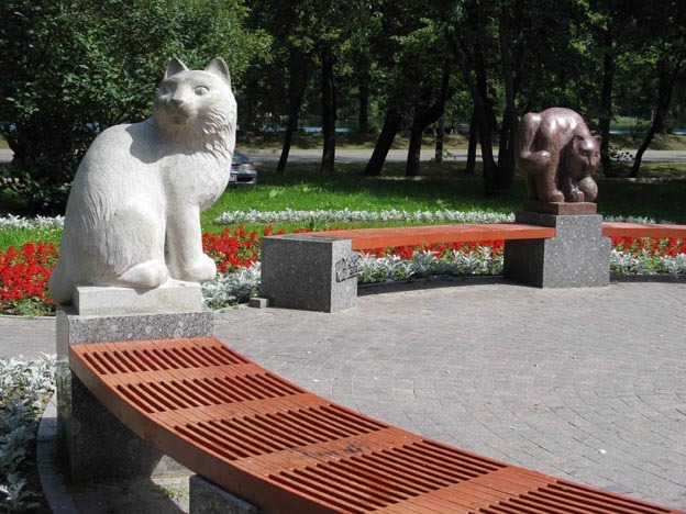 Коты в Петродворце