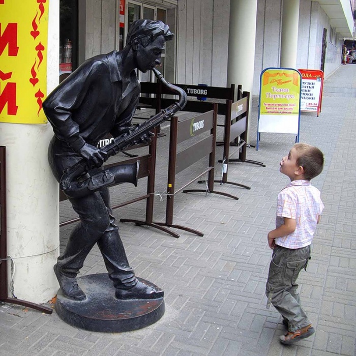 Челябинск _ Скульптура. Саксофонист