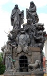 Скульптурная группа Св. Иоанн де Мафа, св. Феликс де Валуа и Иван Чешский