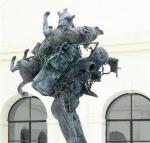 На территории монастыря францисканцев на площади Юнгмана