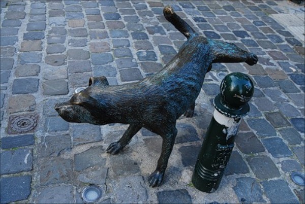 Брюссель _ "Писсающая собака"