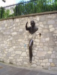 “Человек, проходящий сквозь стену” _ Париж, Франция (другой ракурс)