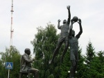 Белгород _ Скульптурная композиция «Волейболисты» (другой ракурс)