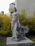 Иркутск  _ Скульптура перед Школой Искусств (улица Желябова).