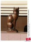 Красноярск _ Статуя кошки около здания на улице Вавилова