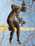 Новосибирск _ Скульптурная композиция "Женщина с ребенком"