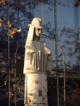 Новосибирск _Скульптура около клуба "Отдых" на улице Богдана Хмельницкого