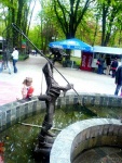 Киев, Украина _ Зоопарк. Скульптуры у фонтана