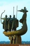 Киев, Украина _ Памятник основателям Киева на Днепре (фрагмент)