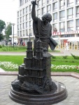 Минск _ Скульптурная композиция "Зодчий"