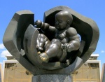Одесса, Украина, возле морского вокзала _Скульптура ”Золотой мальчик” (Золотое дитя)