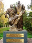 Одесса_Монумент перед гуманитарным корпусом Одесского Национального университета им. Мечникова на Французском бульваре