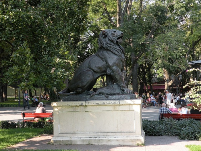 Одесса _ Скульптура льва