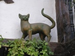 Киев _ Скульптурные украшения шинка "Горец" (фрагмент- кошка)