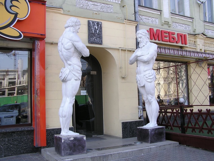 Киев _ Атланты на ул. Б.Васильковская, 66