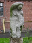 Санкт-Петербург. На Тульской улице _ Скульптура "Материнство"