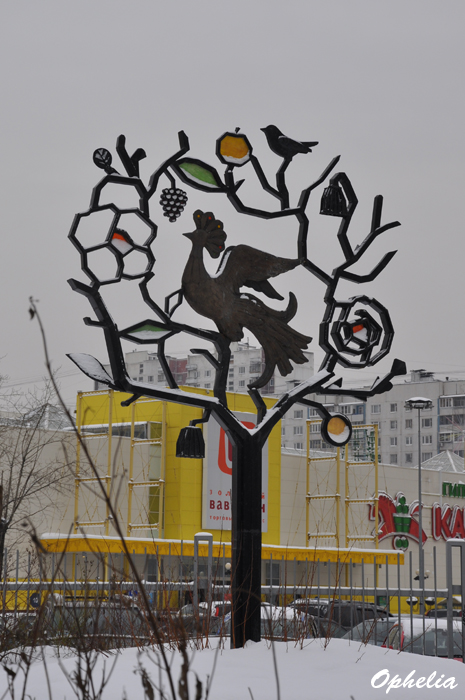 Москва, ст.м. Отрадное, у ТЦ "Золотой Вавилон"