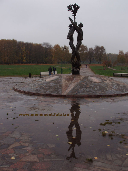 Москва_ Ландшафтно-Мемориальный ансамбль "Фестивальный цветок"