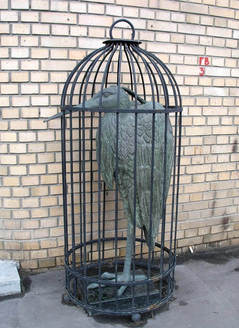 Москва, Ружейный пер., перед входом в какую-то фирму