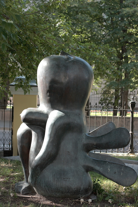 Москва, Воронцово поле _ Скульптура у Корейского культурного центра