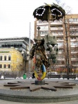 Скульптура-фонтан "Клоун с зонтиком"