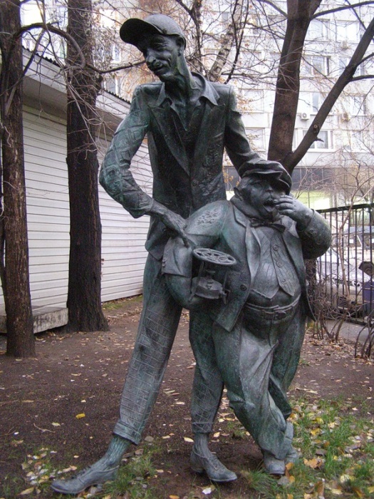 Москва _ Скульптура. Фагот (Коровьев) и Бегемот