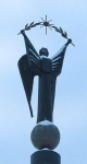 Ангел на стелле, посвященной 1000-летию Христианства на Руси