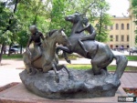 Москва _ Скульптурная группа "Мальчики на конях"