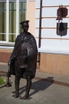 Скульптура на железнодорожном вокзале г. Могилёв "Станционный смотритель"