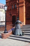 "Дама с собачкой " . Скульптура возле Драматического театра
