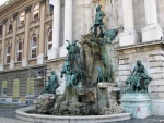 Будапешт _ Скульптуры фонтана Матиаша