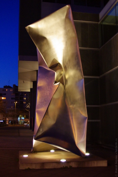 Берлин _ Скульптура (фото ночью)