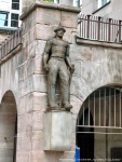 Нюрнберг _ Скульптура на здании бывшей биржи труда